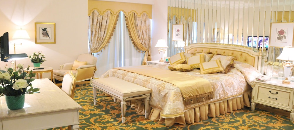 Royal Suite - Photo 2