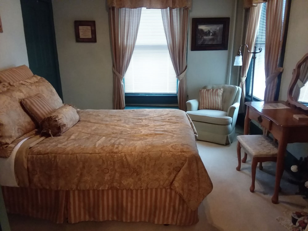 Room, Shared Bathroom (Sunderland Room)