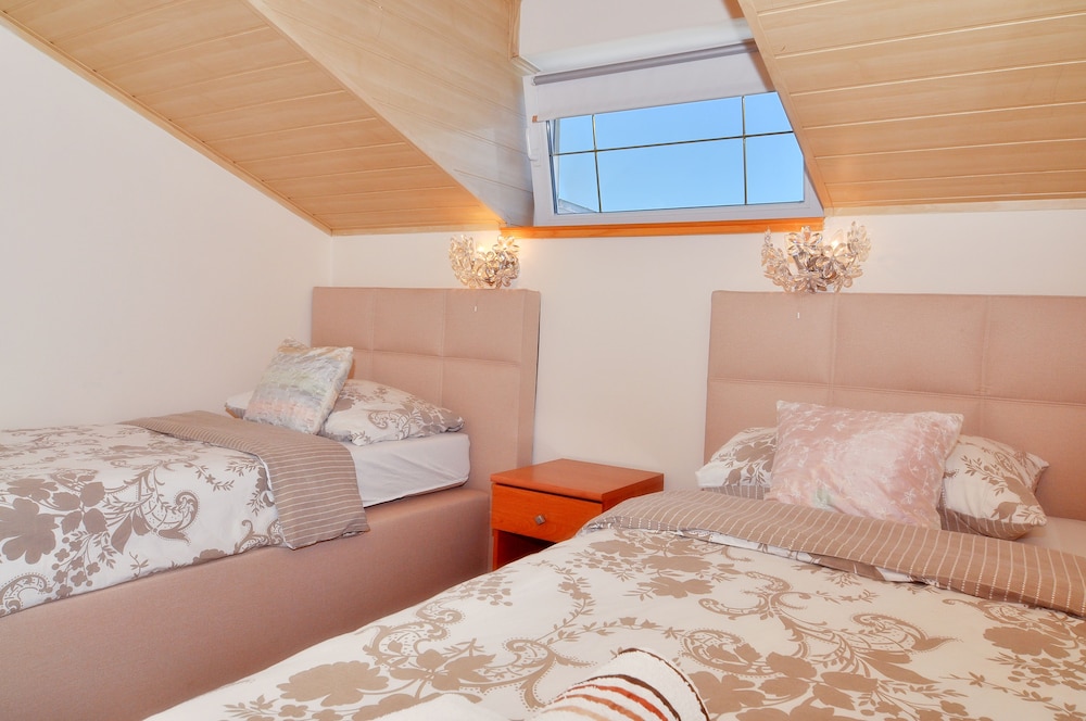 Apartment, 3 Bedrooms, Balcony, Partial Sea View photo 2