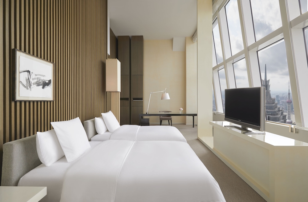 2 Twin Beds with Bund River View Deluxe photo 1