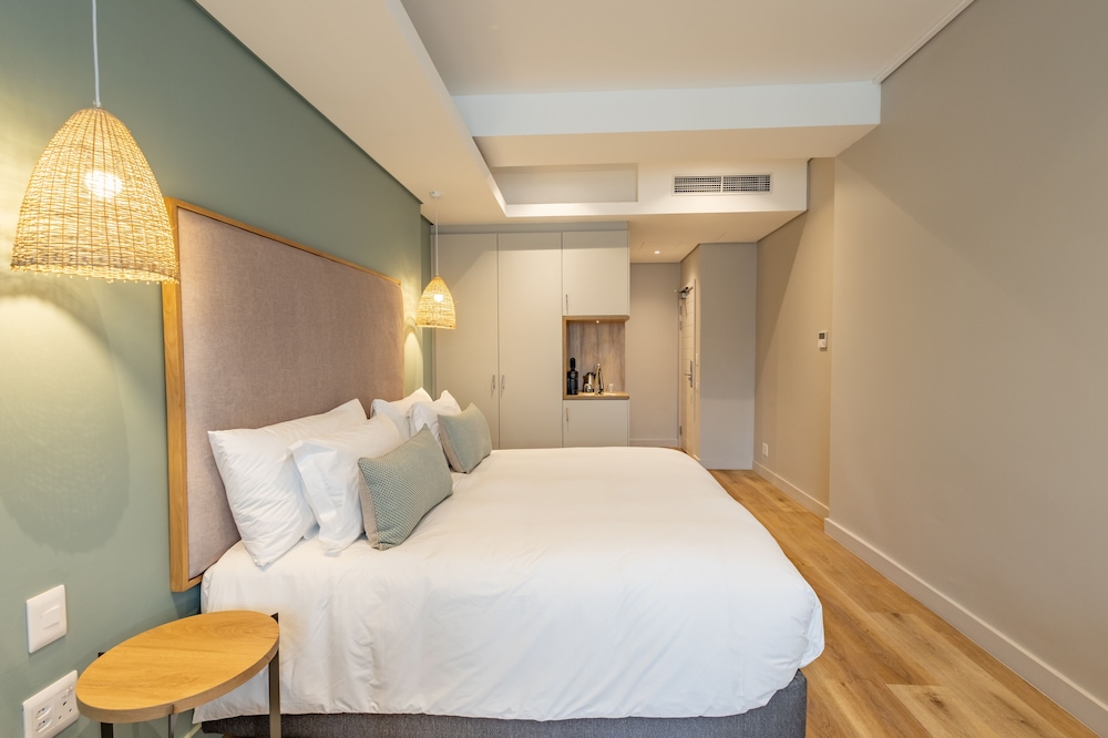 Luxury Suite - Photo 15