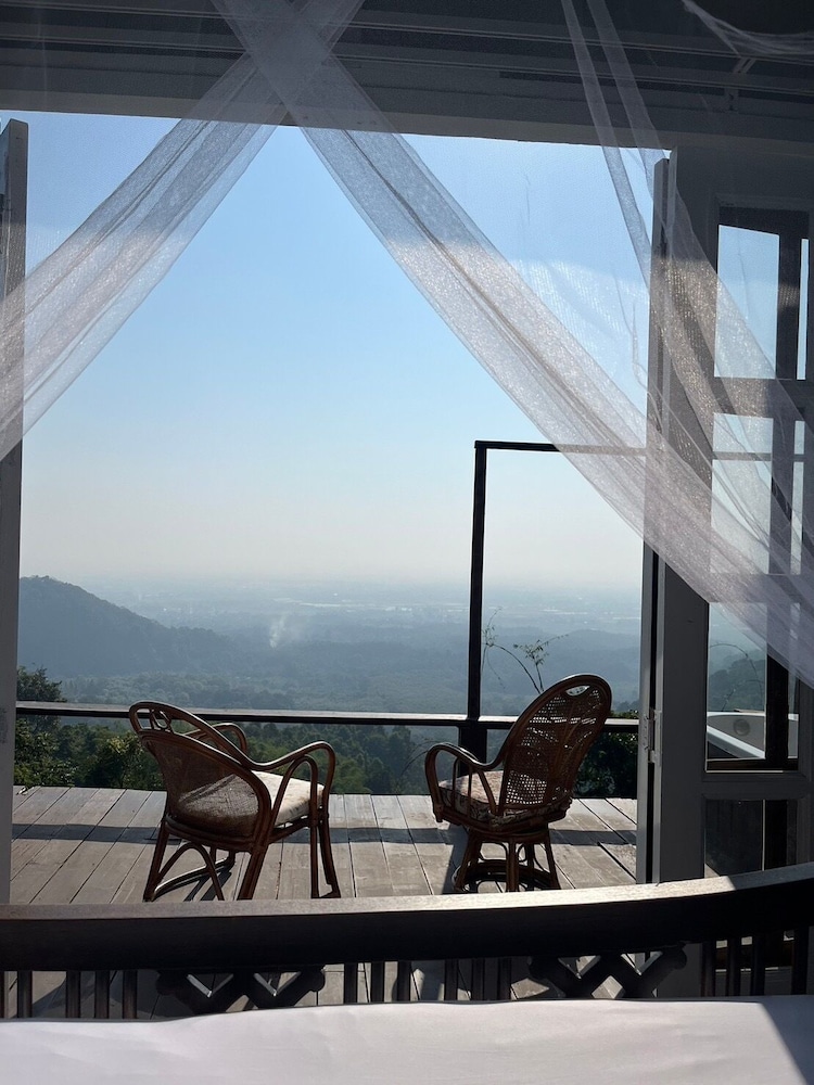 Panoramic Suite, Hot Tub, Mountain View photo 2