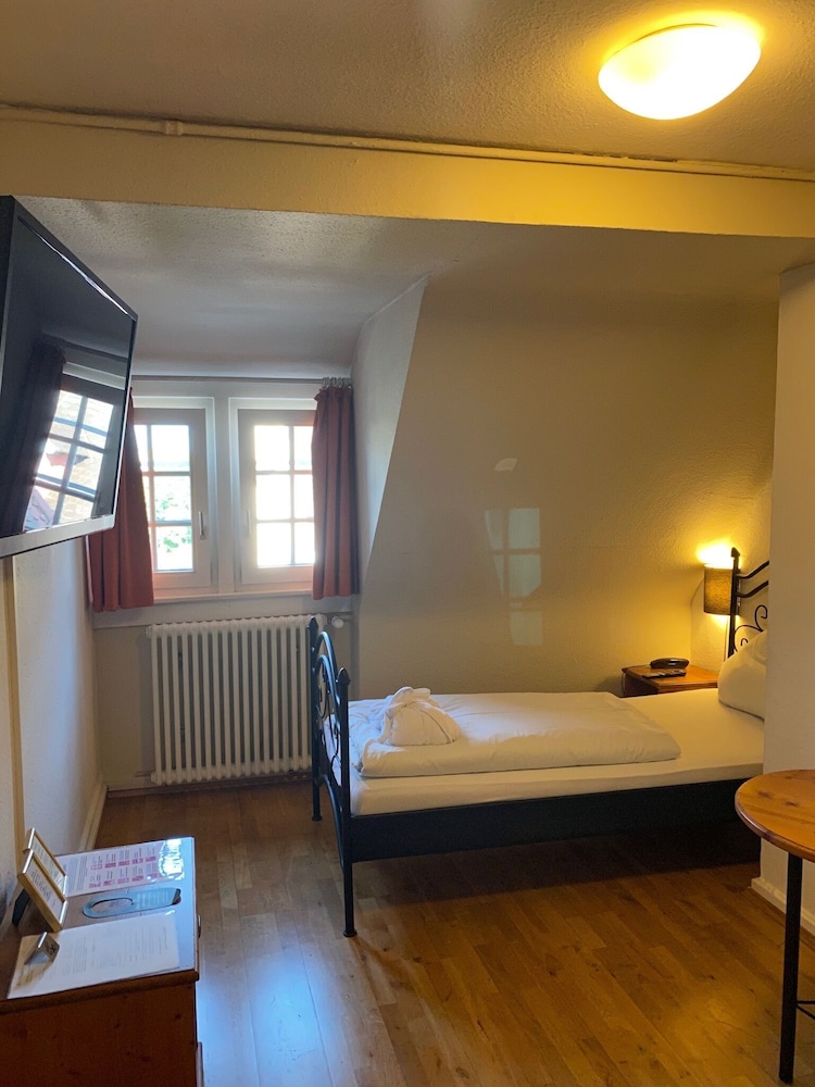 Basic Single Room, Private Bathroom