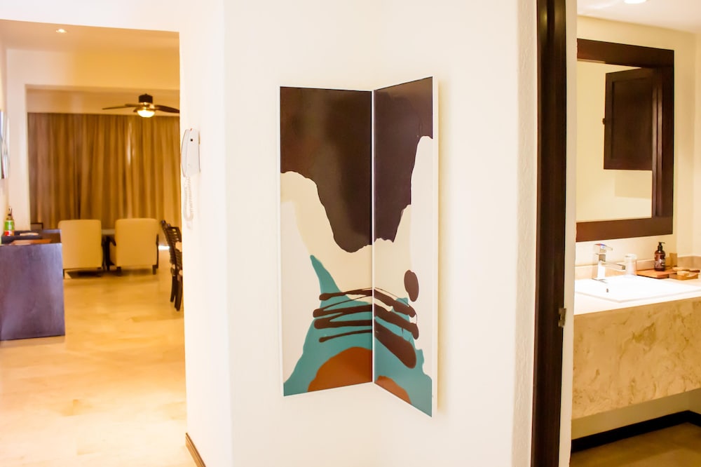 One Bedroom Plus 2 Baths All Inclusive