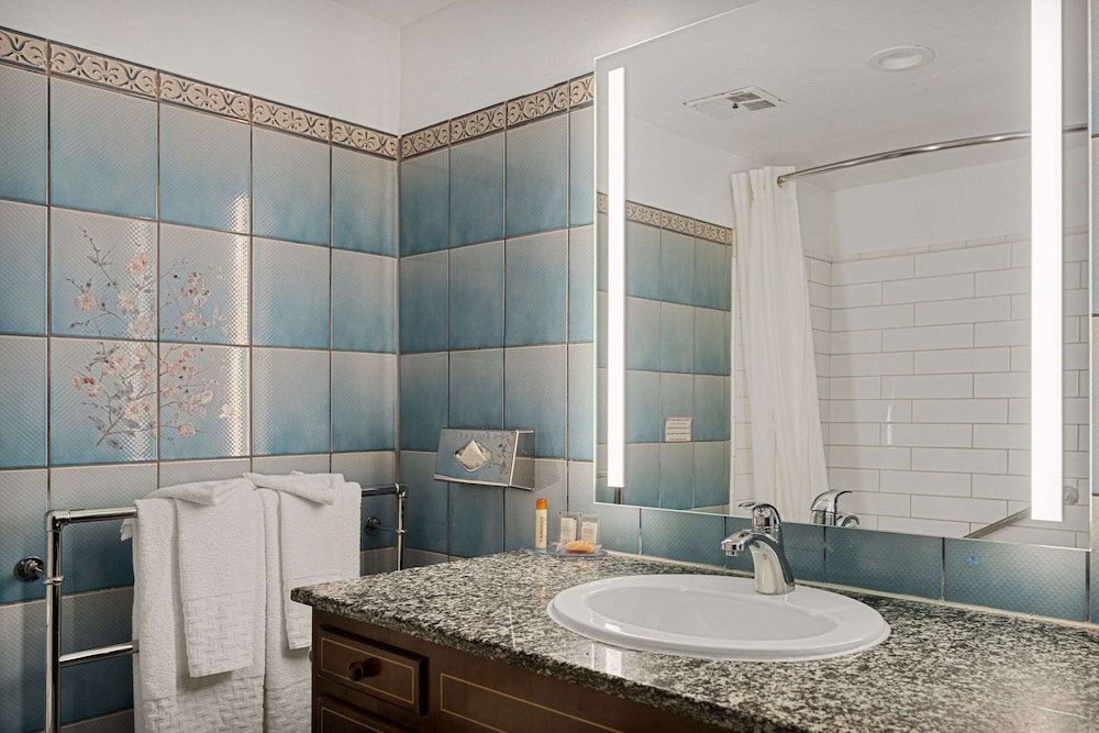 Standard Room, 2 Queen Beds, Accessible, Bathtub - Photo 4