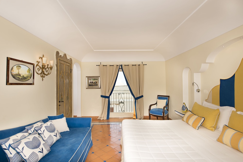 Standard Double or Twin Room (French Balcony) photo 3