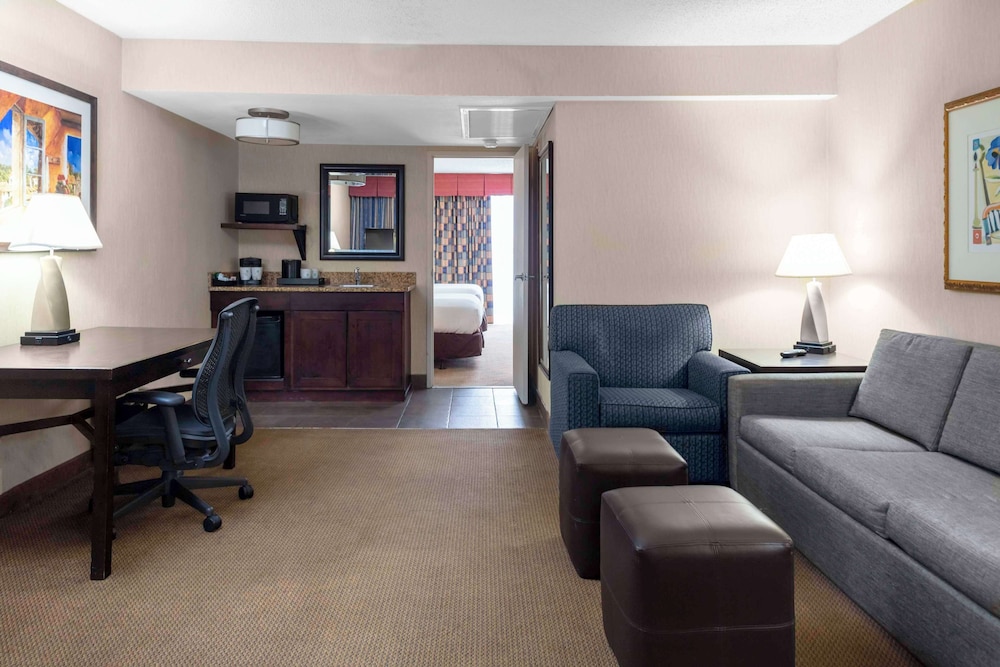 Suite, 2 Double Beds, Non Smoking photo 3