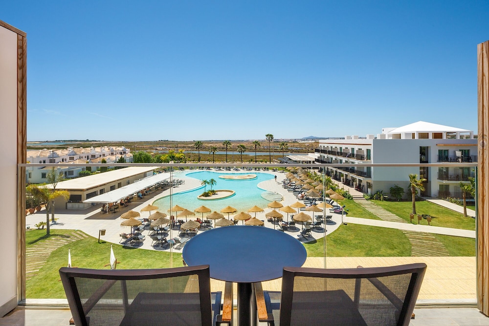 Standard Double Room, Pool View - Photo 5