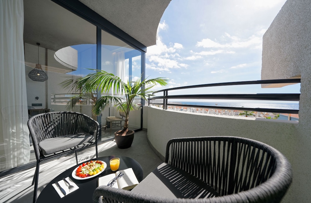 Family Suite, Sea View (2 adults and 1 child, Family area) thumbnail 5
