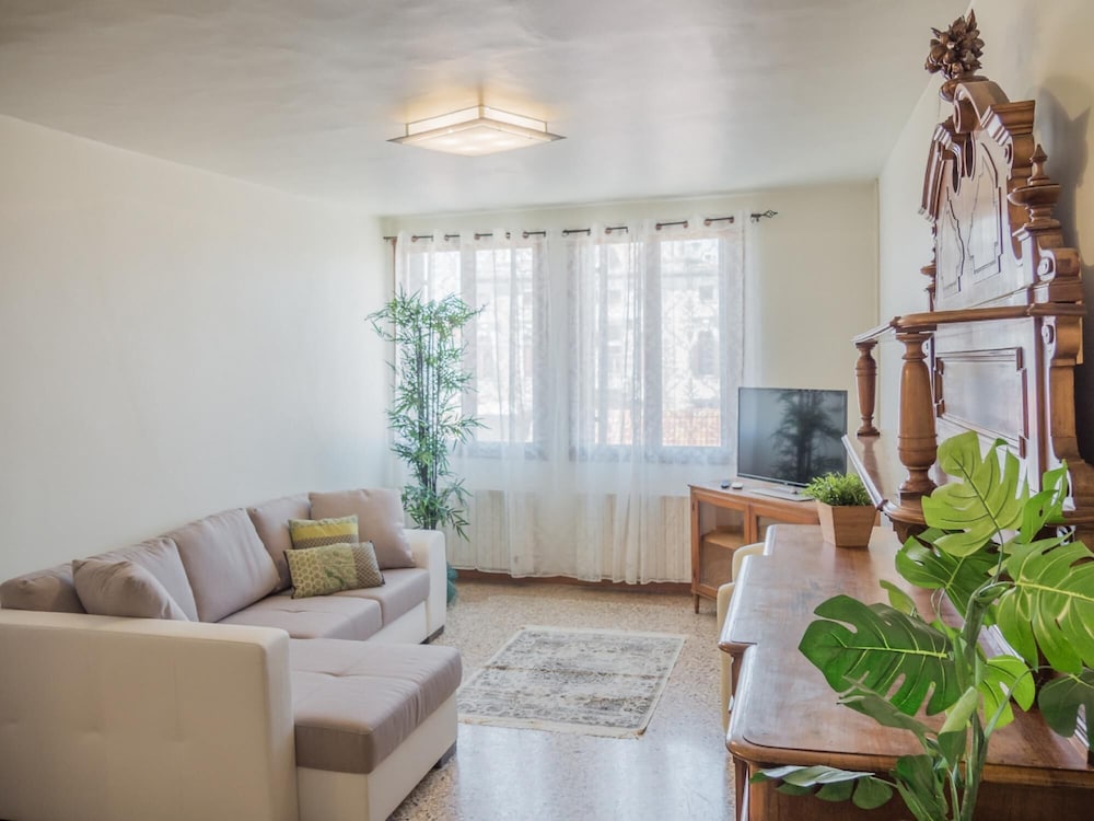 Apartment photo 1