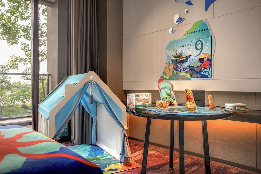 Room, 1 King Bed (Kids Theme)