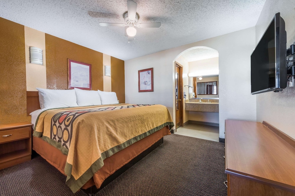 Standard Room, 1 King Bed - Photo 4