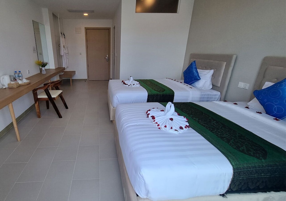 Standard Twin Room, 2 Twin Beds, City View - Photo 8