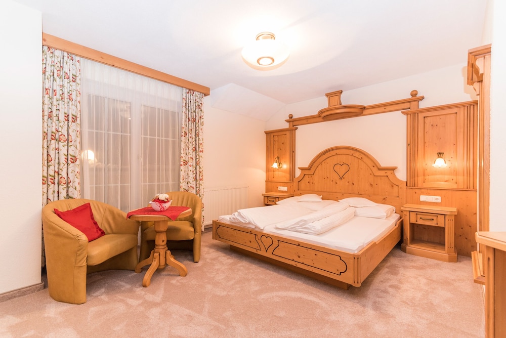 Room - Photo 1