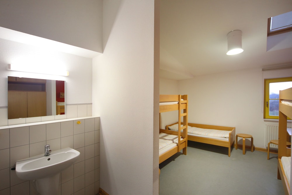 Room, Shared Bathroom (5 persons, 1 single & 2 bunk beds) photo 2