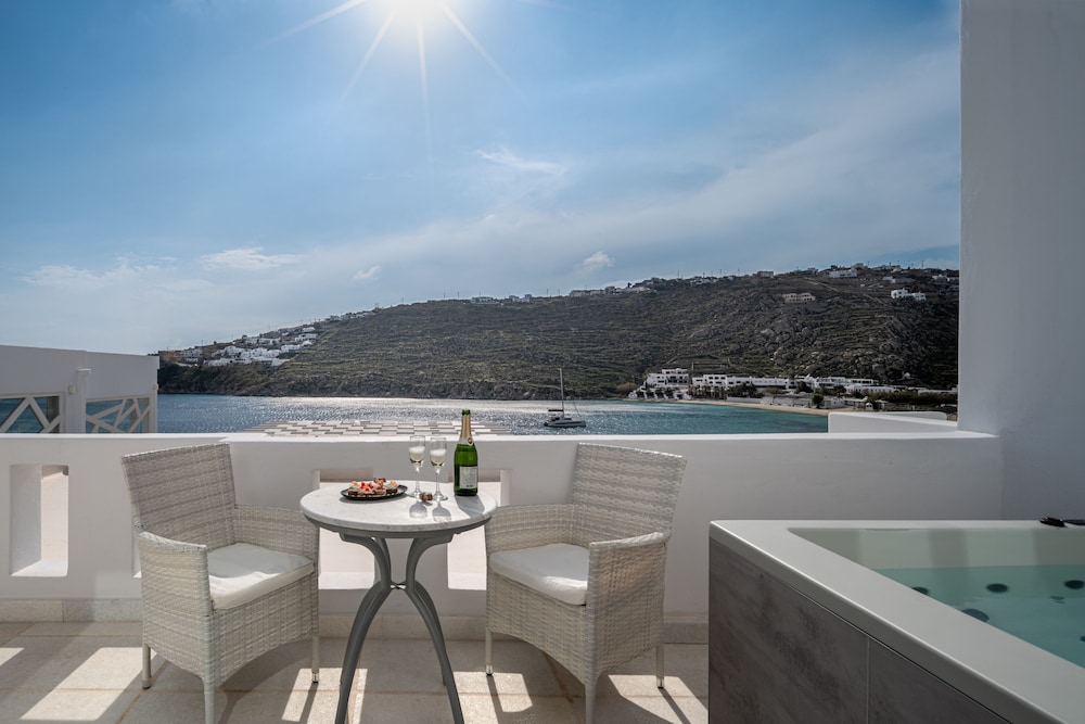 Nissaki VIP Suite with Indoor and Outdoor Hot Tub, Sea View - Photo 7