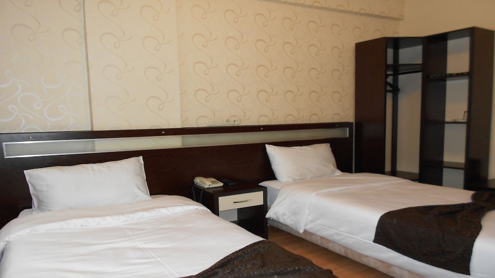 Standard Double or Twin Room - Photo 7
