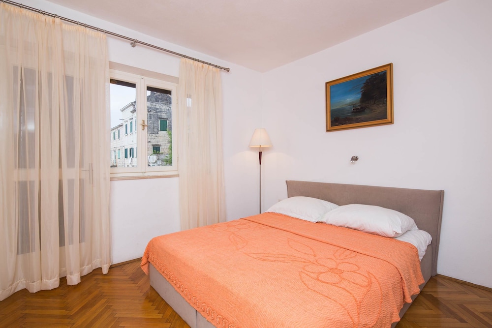 Apartment, Multiple Beds