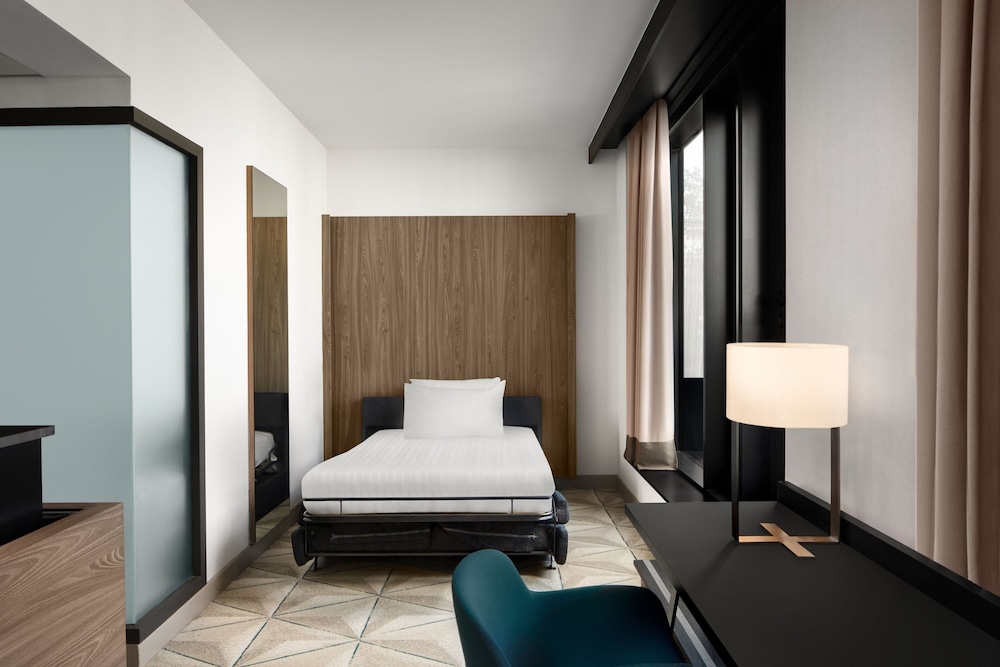 Junior Suite, 1 Bedroom (Balcony) - Photo 4