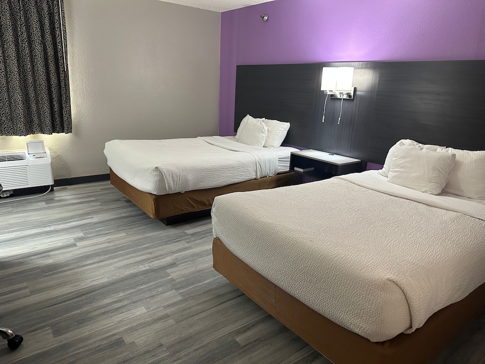 Room, 2 Queen Beds, Non Smoking - Photo 7