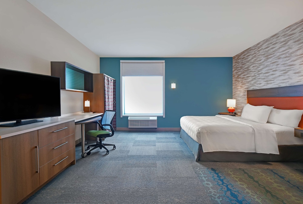 Deluxe Studio, 1 King Bed, Accessible, Bathtub photo 1