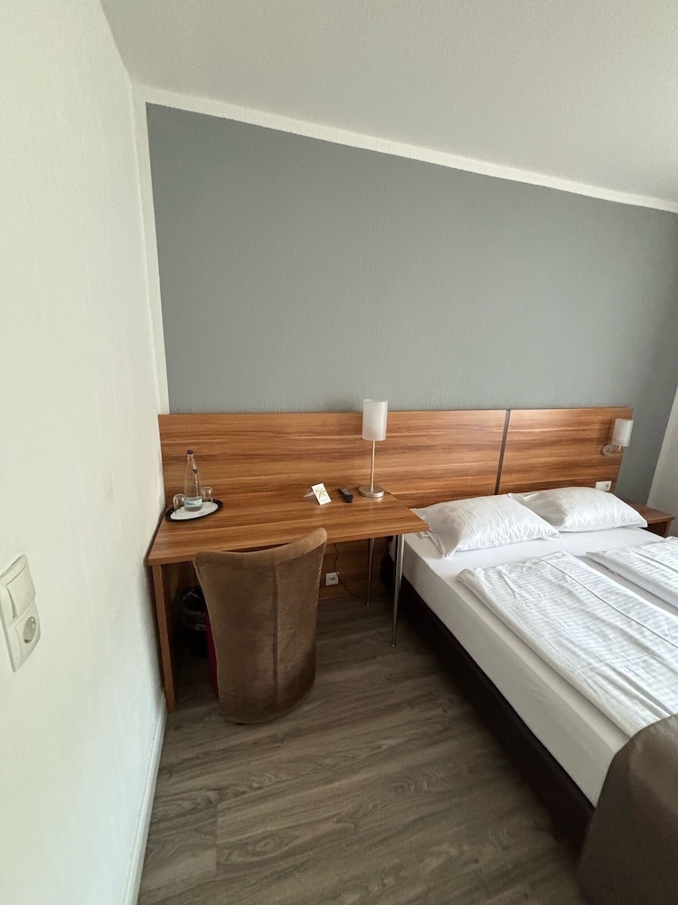 Business Double or Twin Room, 1 Queen Bed photo 3