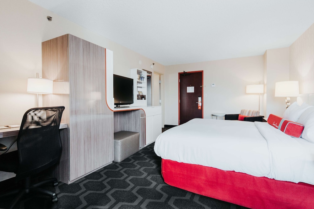 Room, 1 King Bed, Mountain View - Photo 8