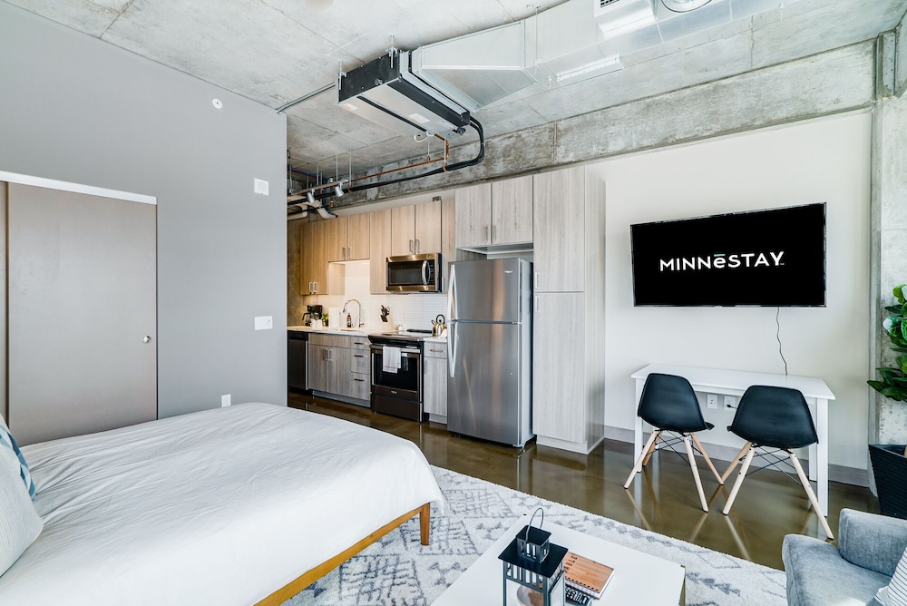 Condo, 1 Queen Bed, Balcony, City View photo 2
