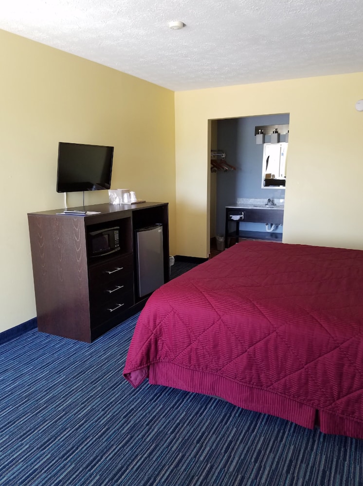 Deluxe Room, 1 King Bed photo 2