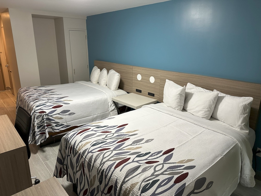 Standard Room, 2 Queen Beds (Smoke Free)