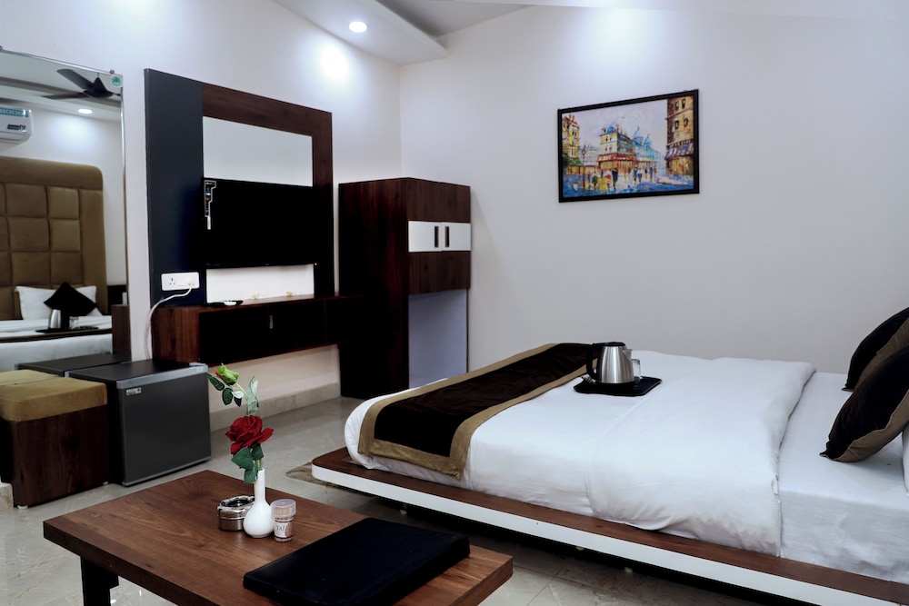 Economy Room, Garden View