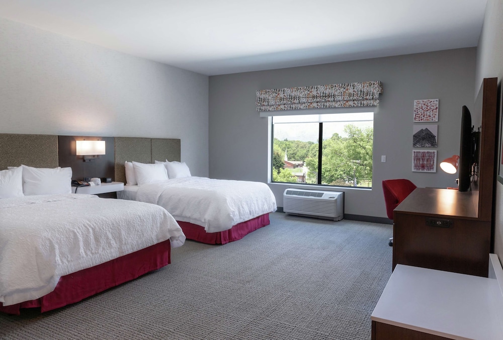 Room, 2 Queen Beds, Accessible, Bathtub - Photo 2