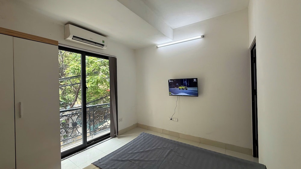 Deluxe Apartment, Balcony, Courtyard View