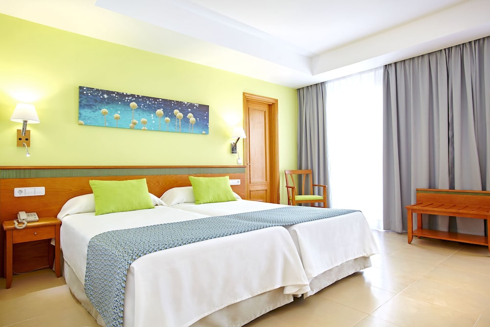 Standard Double Room (2 adults and 1 child)
