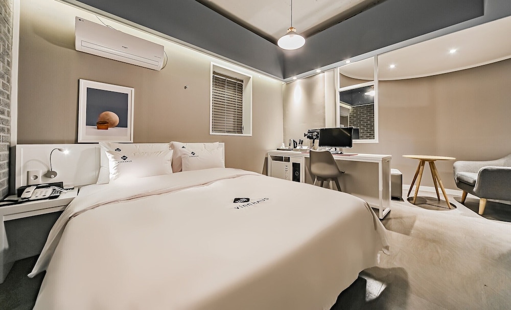 Premium Room - Photo 1