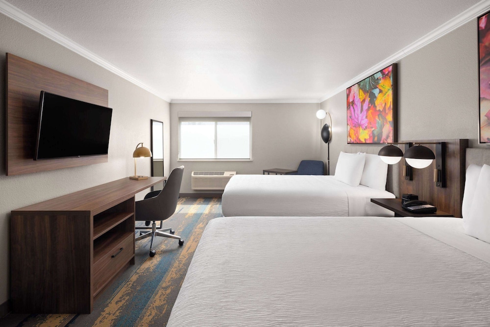 Room, 2 Queen Beds, Non Smoking - Photo 1