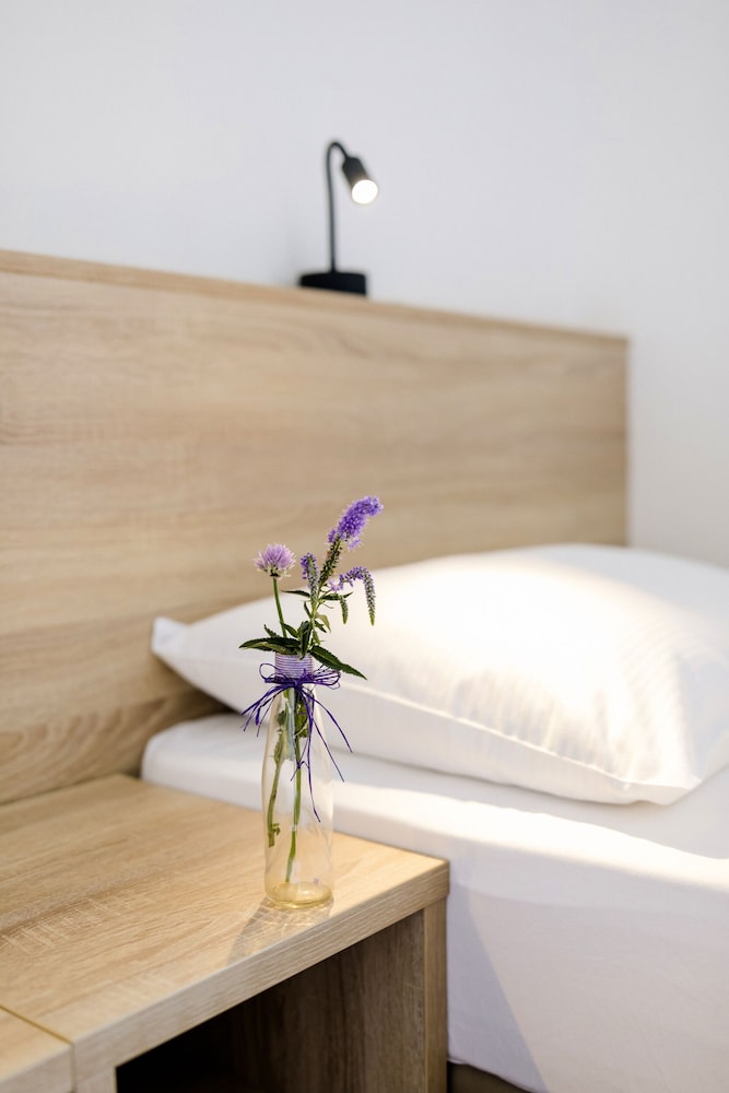Basic Single Room photo 2