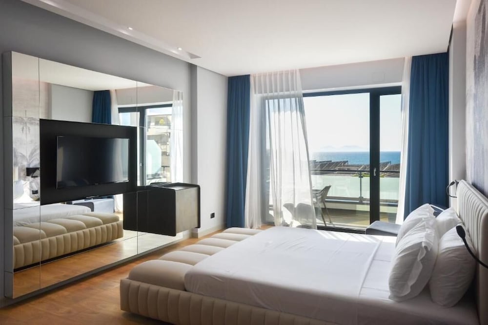 Premium Suite with Indoor Jetted Tub