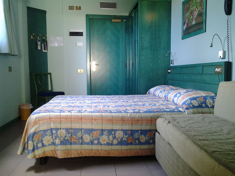 Triple Room photo 2