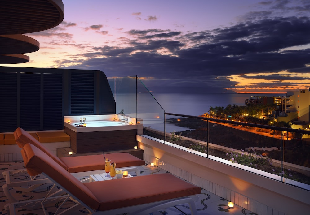 Suite (RoofTop) thumbnail 5