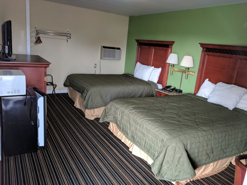 Standard Room, 1 King Bed (Non Smoking) photo 1