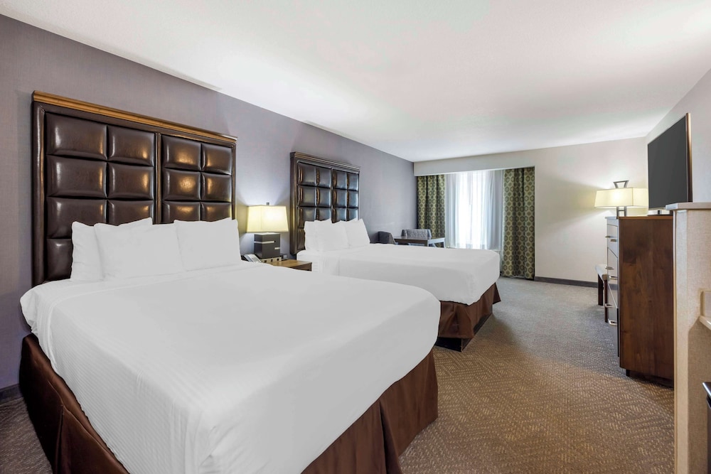 Suite, 3 Twin Beds, Non Smoking, Microwave photo 2