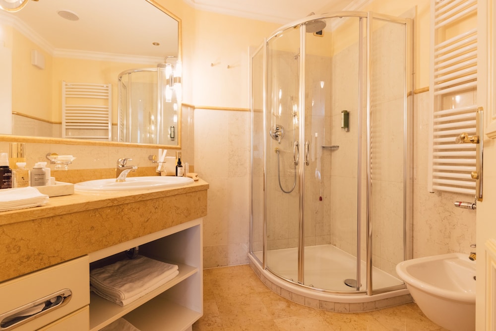 Double Room (Palace) - Photo 9