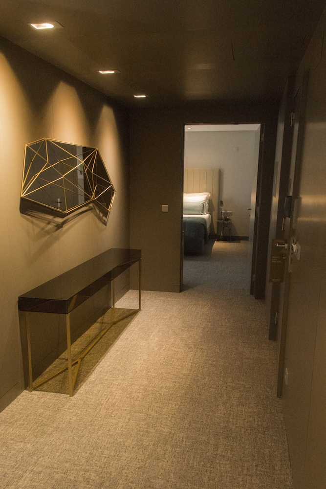 Suite Double with Balcony and Pool View photo 3