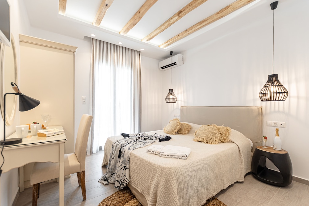 Grand Suite, 3 Bedrooms, Private Pool, Partial Sea View