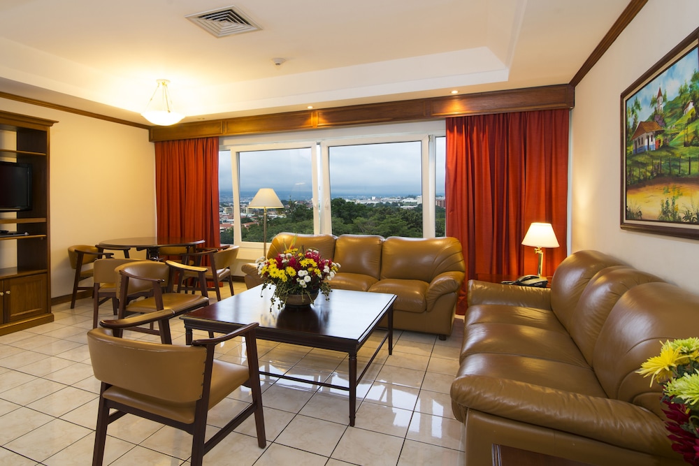 Family Suite - Photo 1
