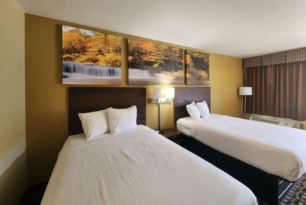 Standard Room, 2 Double Beds, Smoking - Photo 7