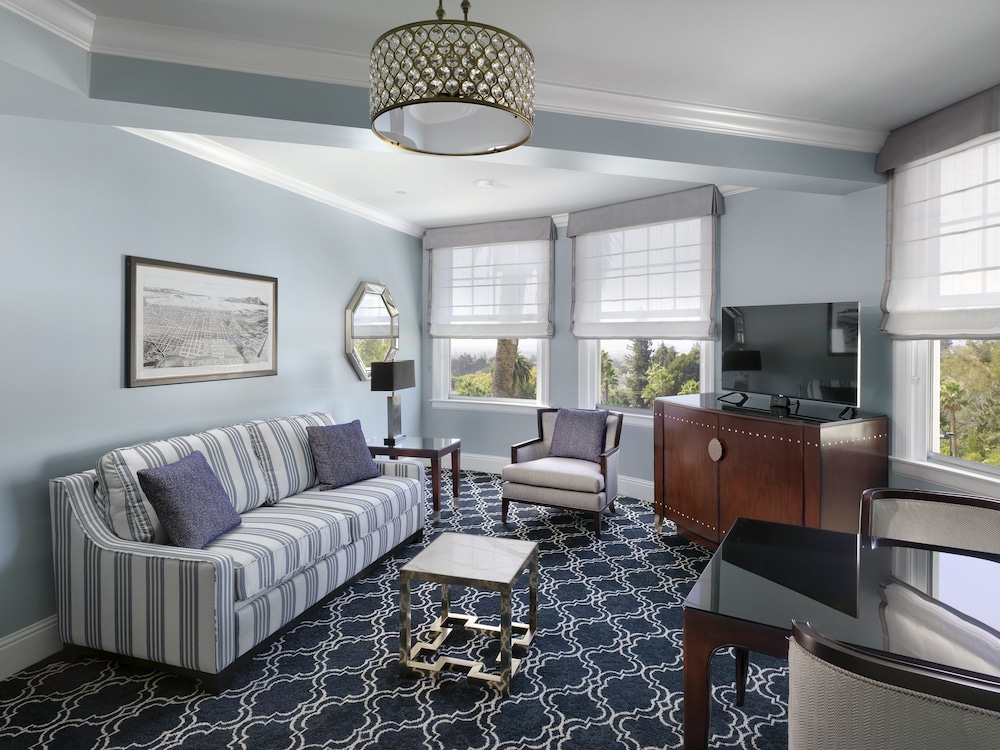 One Bedroom Suite, 1 King Bed - Photo 4