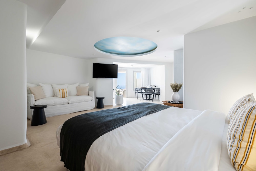 Executive Room Caldera View with Outdoor Mini Plunge Pool Quadruple