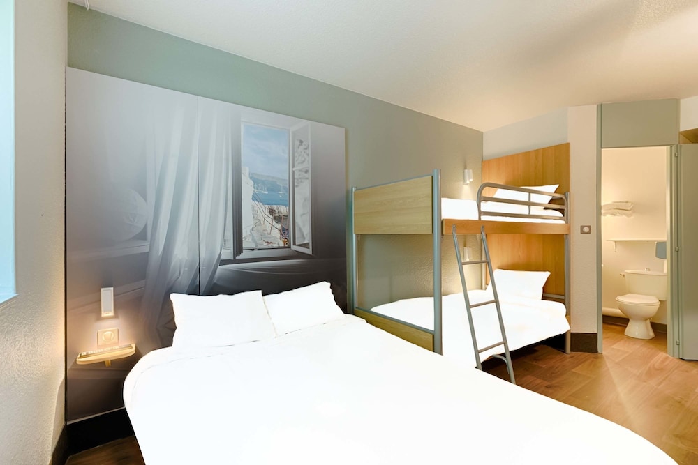 Quadruple Non-Smoking Room photo 2